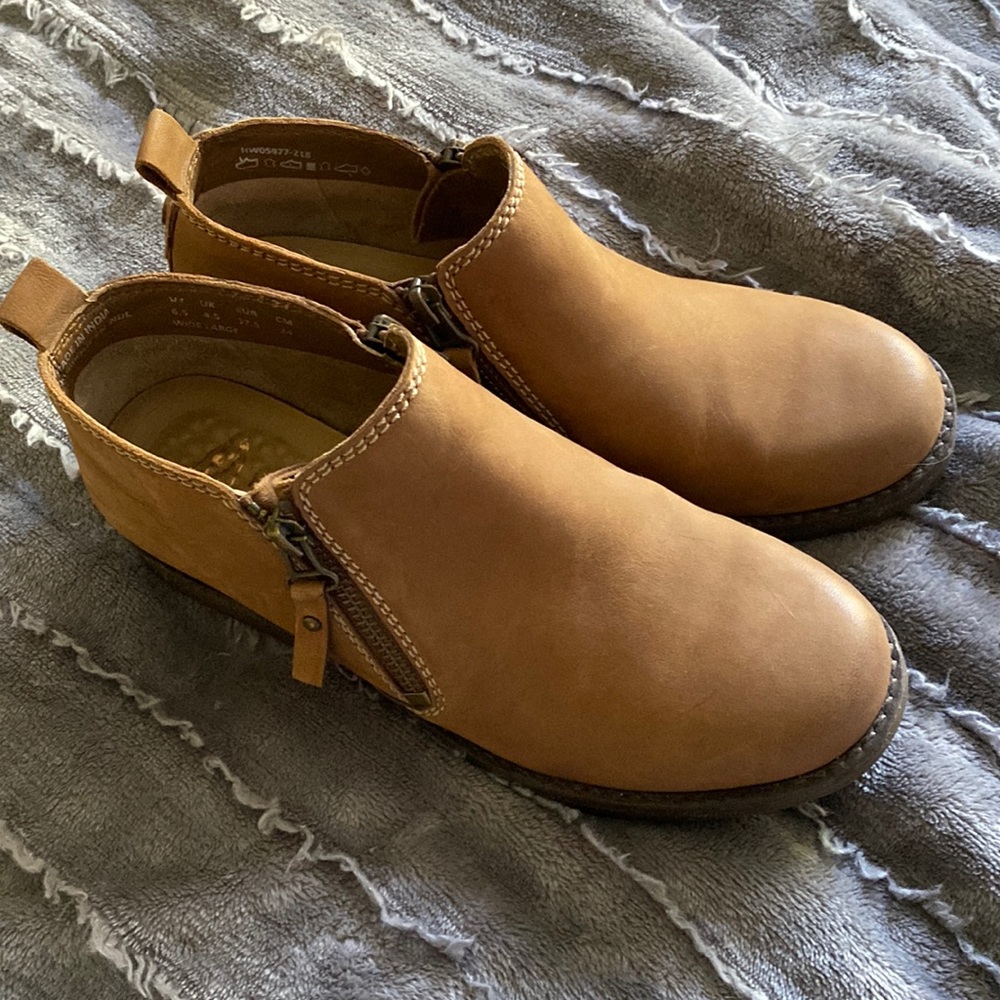 Hush Puppies Chestnut Booties